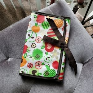 Thirty-One Tri Fold Tablet Organizer iPad Ereader Kindle Vinyl Coated Fabric